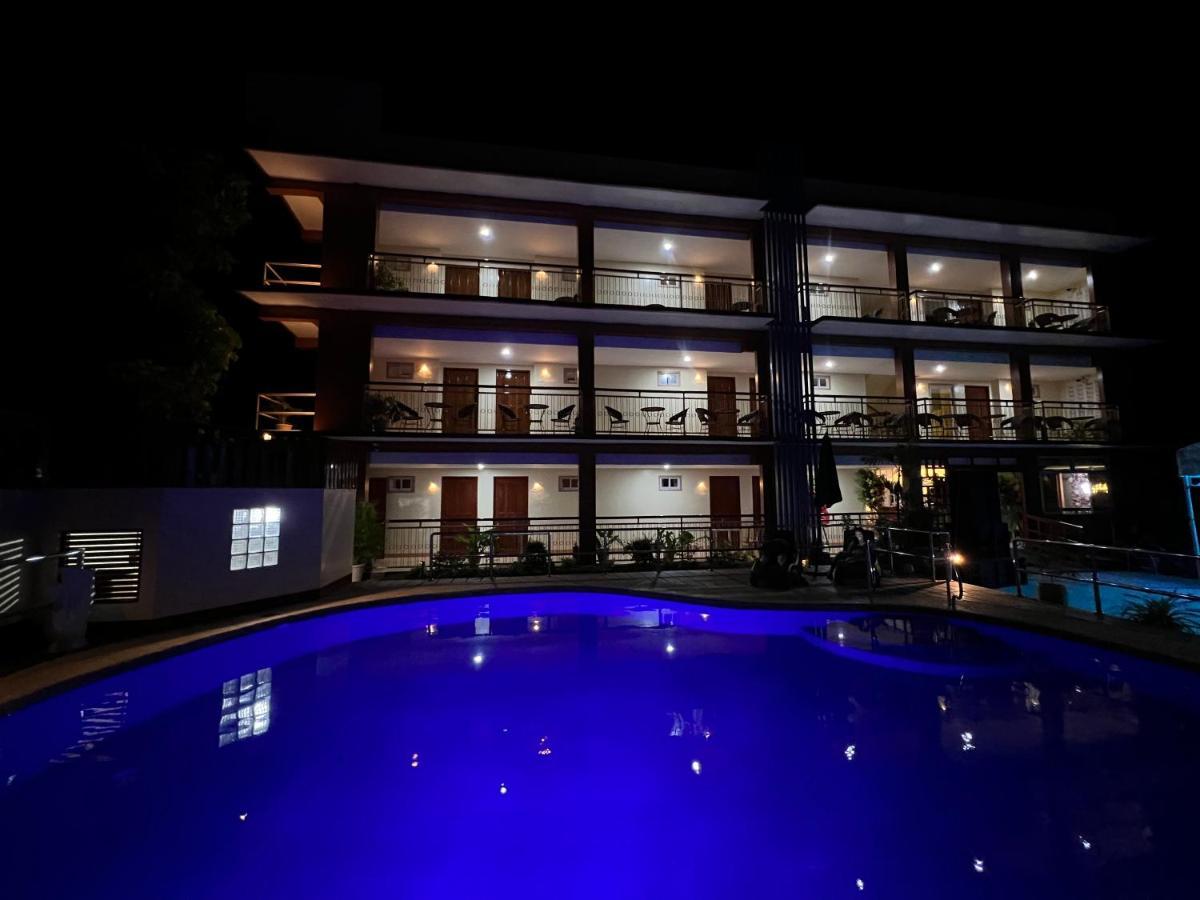 Rufana Suites Moalboal Esterno foto