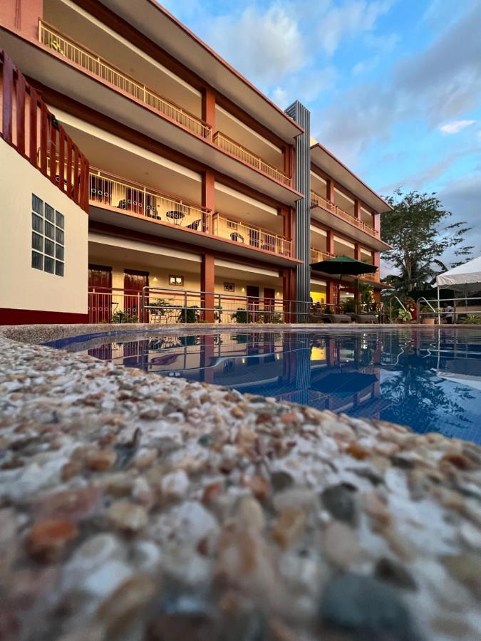 Rufana Suites Moalboal Esterno foto